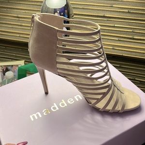 Tan size 9 heels 3.5/4 inch heel